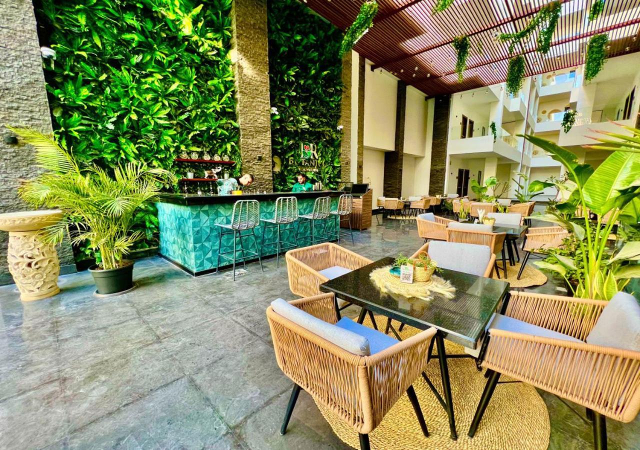 Sanctuary Sunlit Hurghada Haven With 4 Pools, Rooftop Sunsets & Gourmet Bites Steps Away Exterior foto