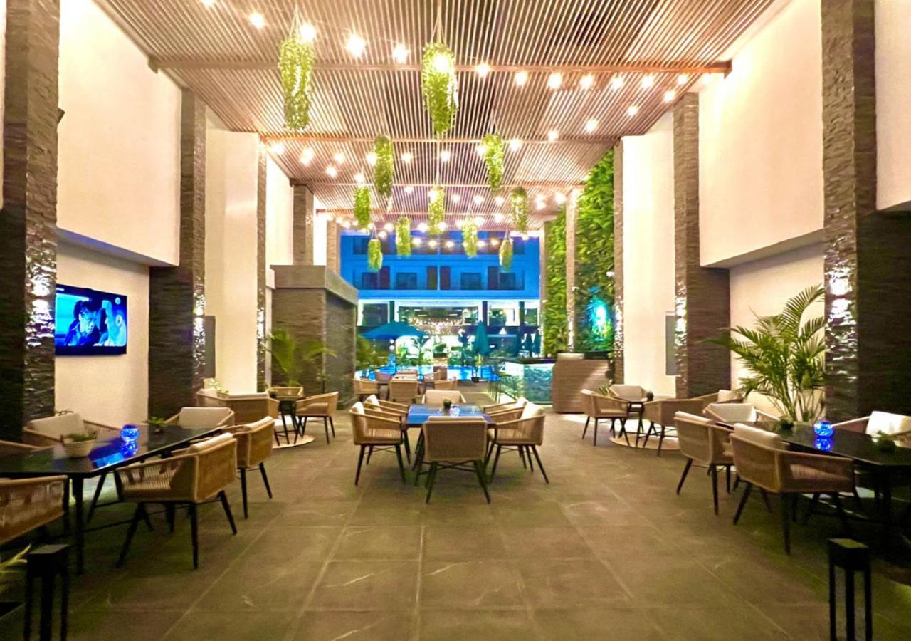 Sanctuary Sunlit Hurghada Haven With 4 Pools, Rooftop Sunsets & Gourmet Bites Steps Away Exterior foto